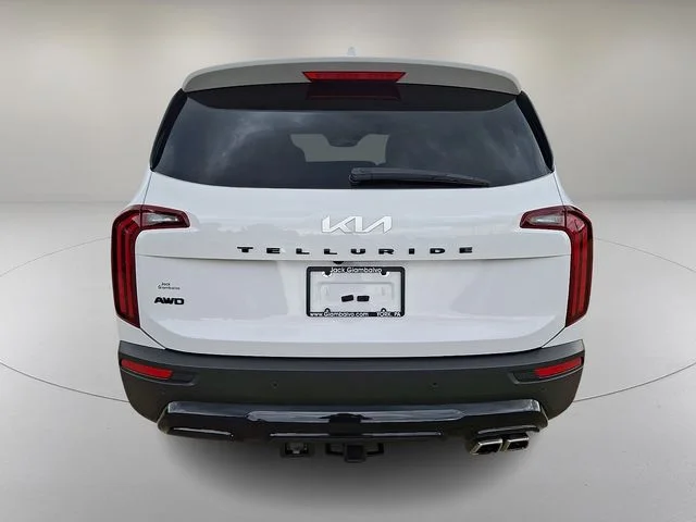 Used 2022 White Kia SX image 9