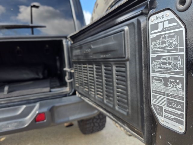 Used 2020 Black Clearcoat Jeep Sahara image 10