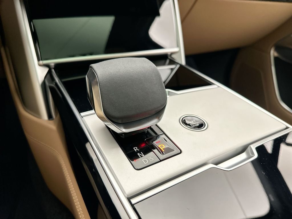 New 2026 Eiger Grey Land Rover SE image 20