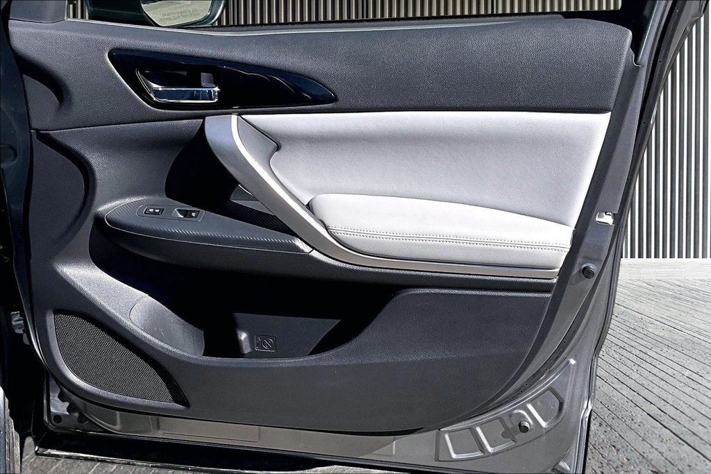 Used 2025 Gray Mitsubishi  image 27
