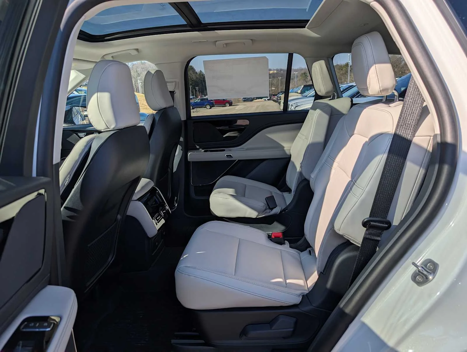 New 2026 Pristine White Metallic Tri-Coat Lincoln Premiere image 19