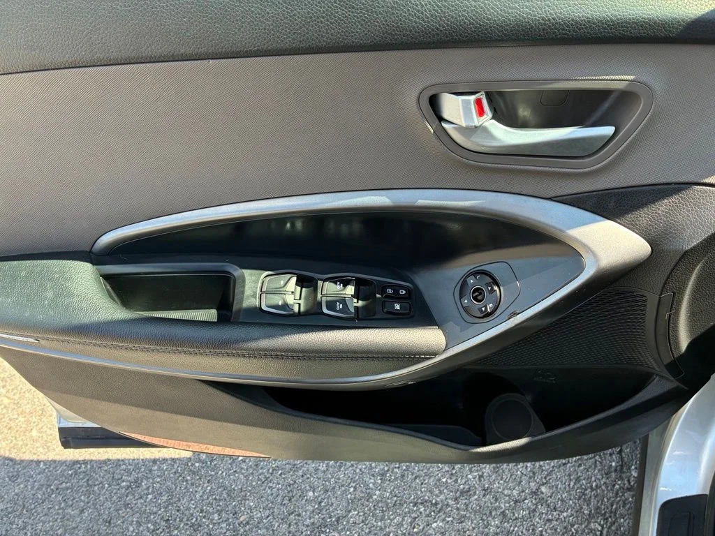 Used 2017 Silver Hyundai 2.4 Base image 21