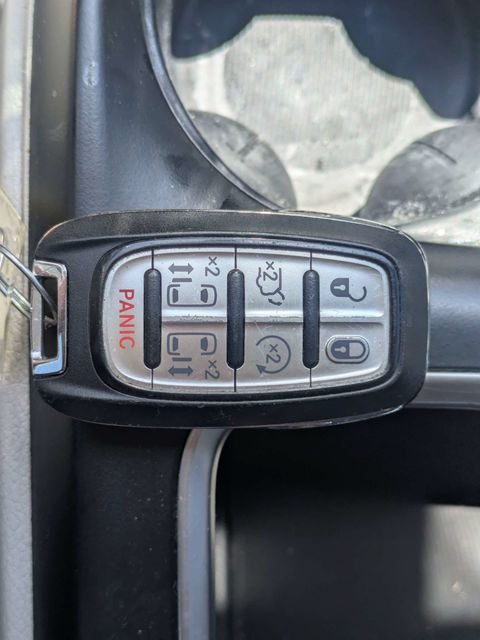 Used 2020 Silver Chrysler Limited image 34