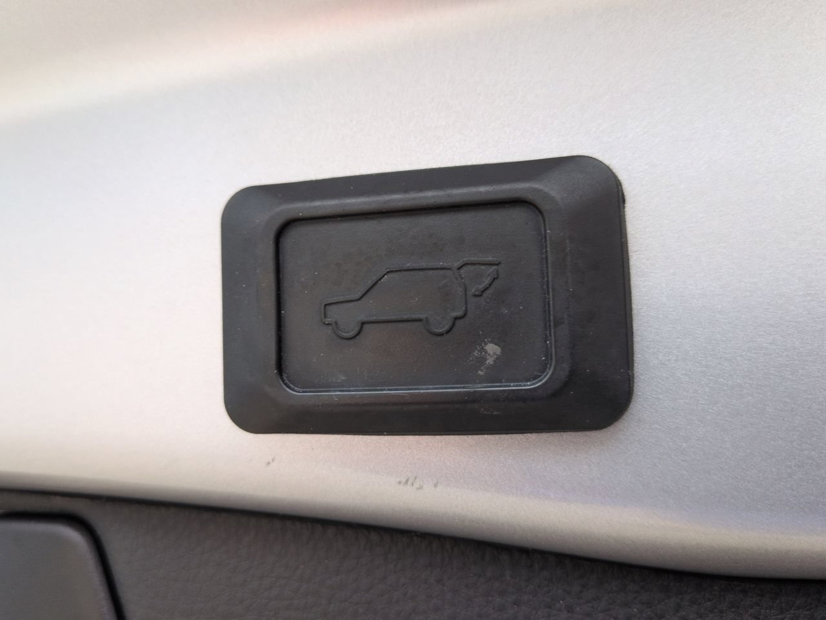 Used 2021 Silver Sky Metallic Toyota XLE Premium image 11