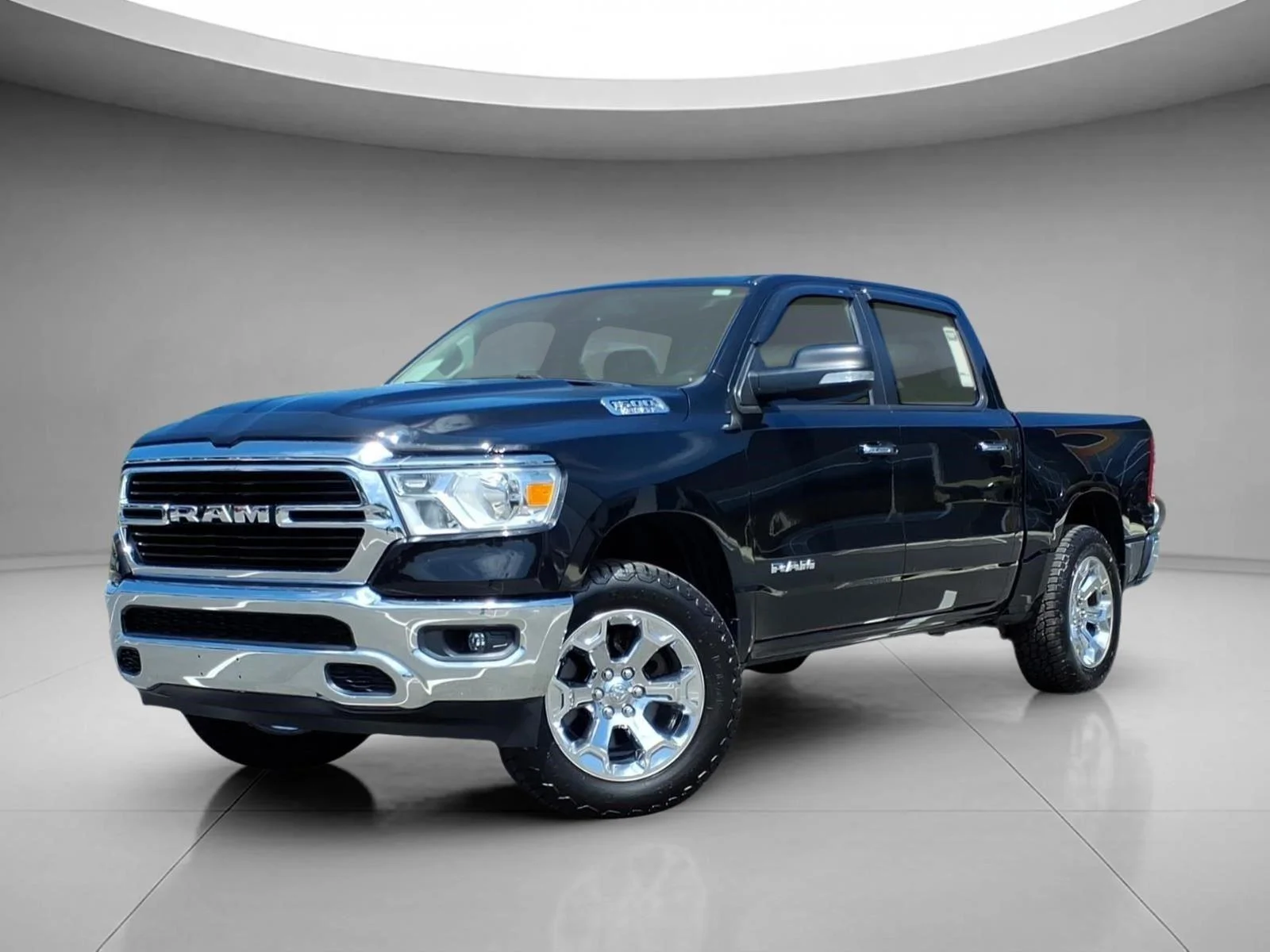 2020 RAM 1500 Big Horn/Lone Star 4x4 Crew Cab 5'7's photo