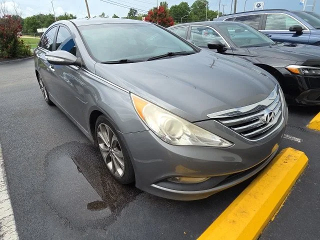 Used 2014 Gray Hyundai SE image 2