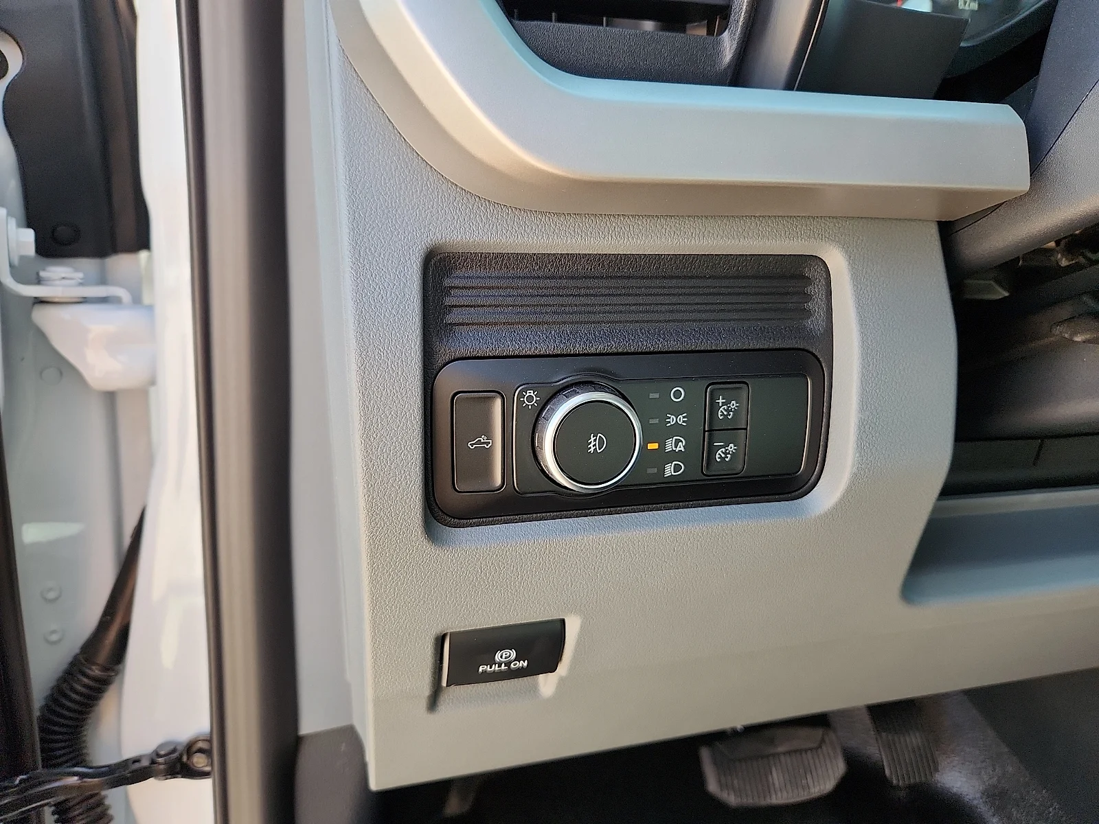 New 2026 Oxford White Ford XL image 16