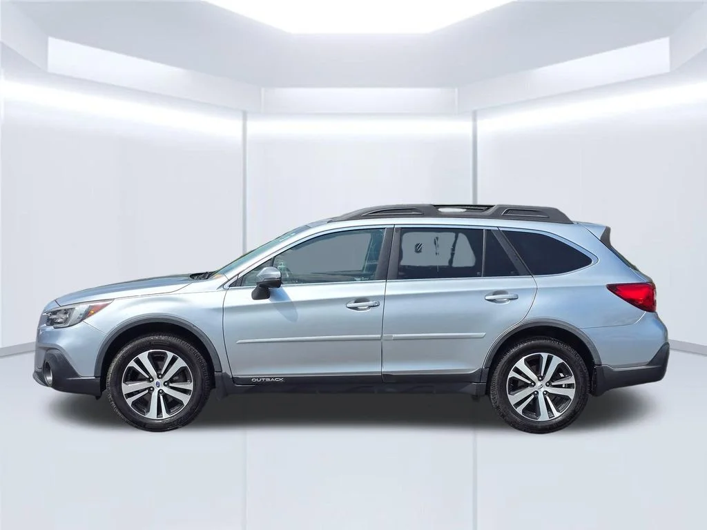 Used 2018 Silver Subaru 2.5i image 16