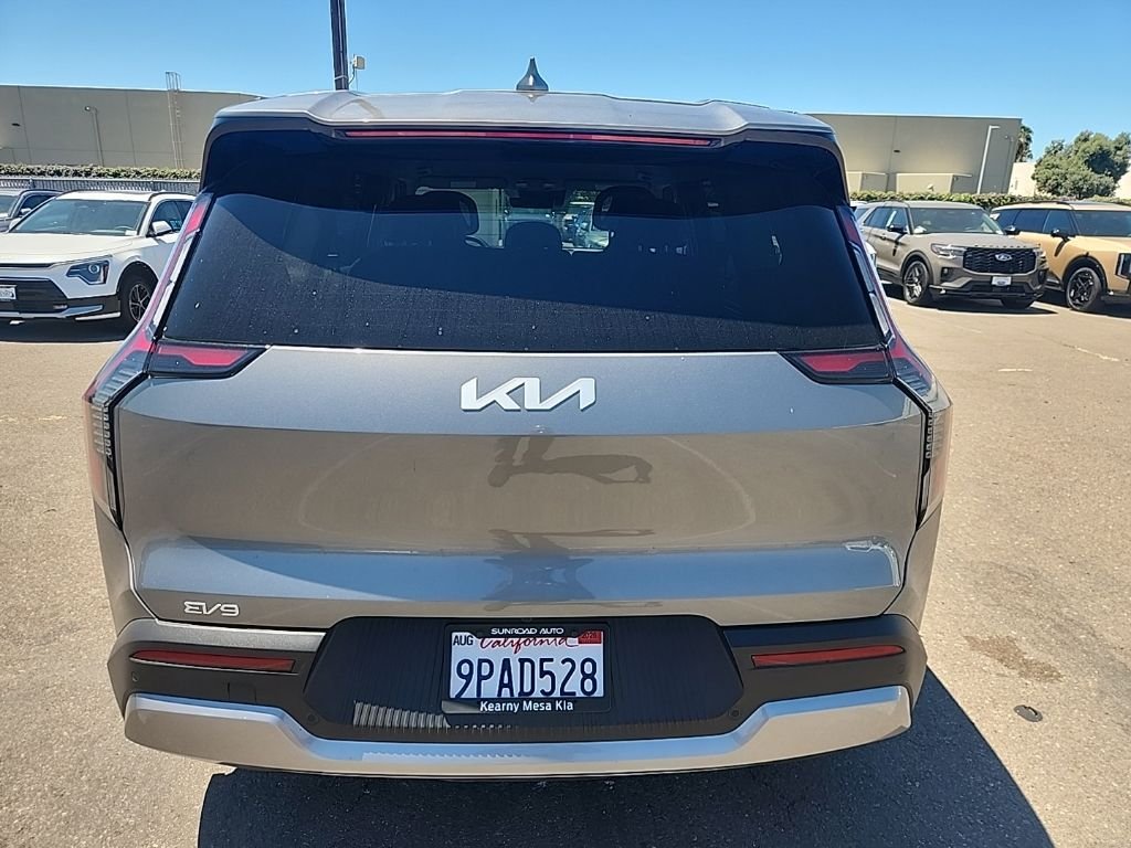 Used 2024 Gray Kia Light image 12