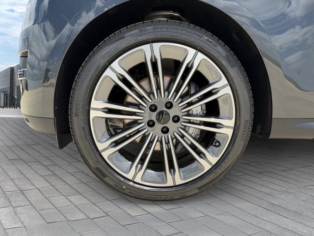 New 2026 Carpathian Grey Land Rover SE image 9