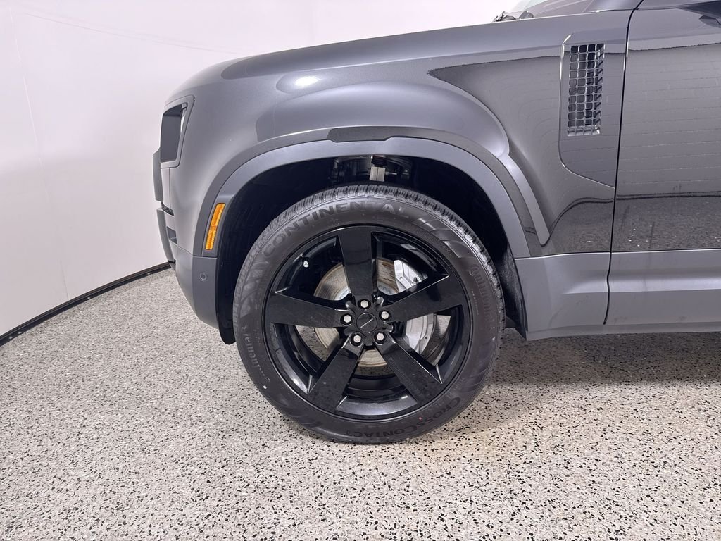 New 2026 SANTORN BLK MET Land Rover S image 10