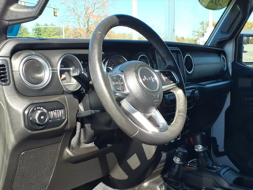 Used 2019 White Jeep Sahara 4x4 image 11