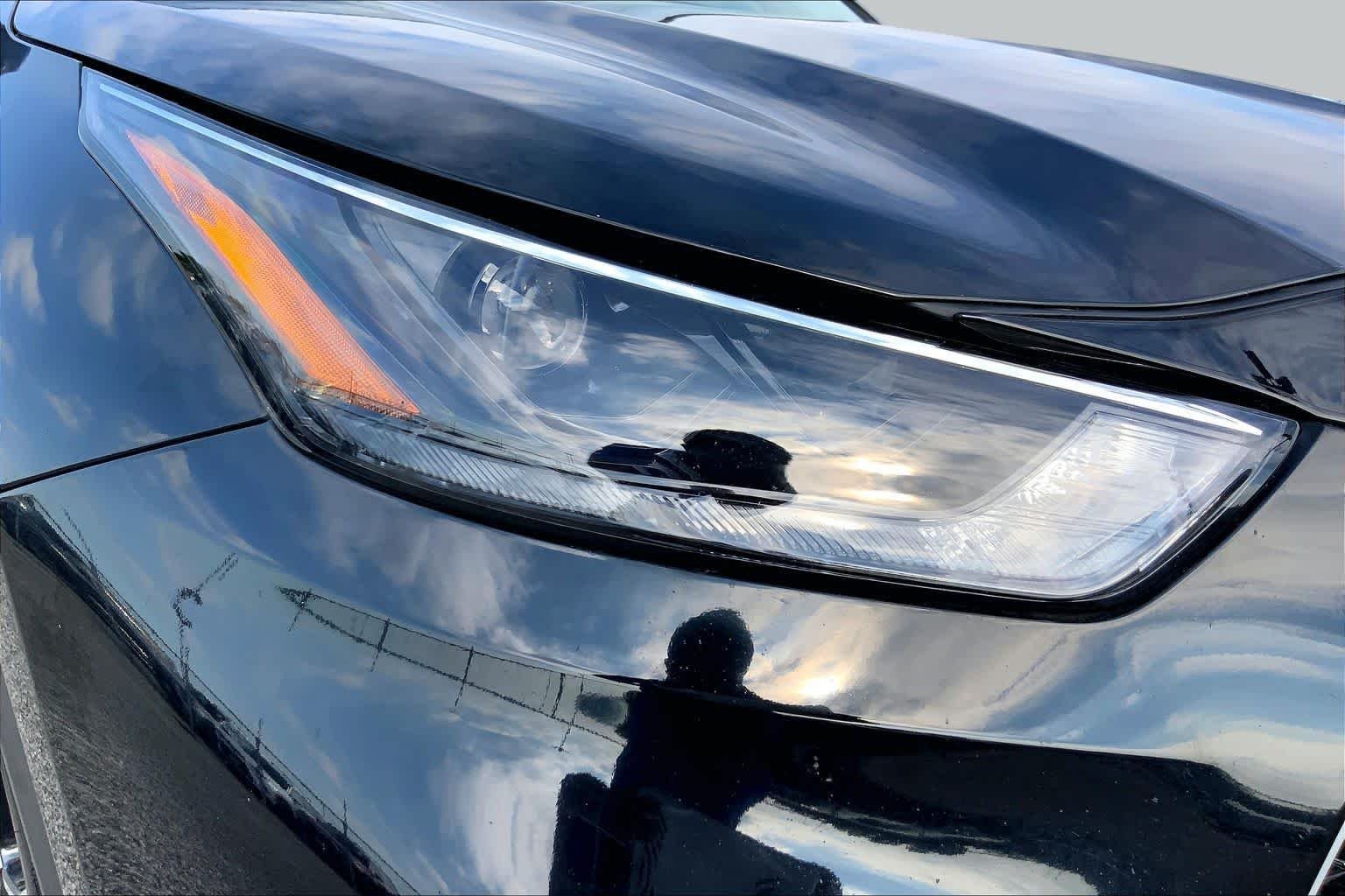 Used 2023 Midnight Black Metallic Toyota Hybrid XLE image 27