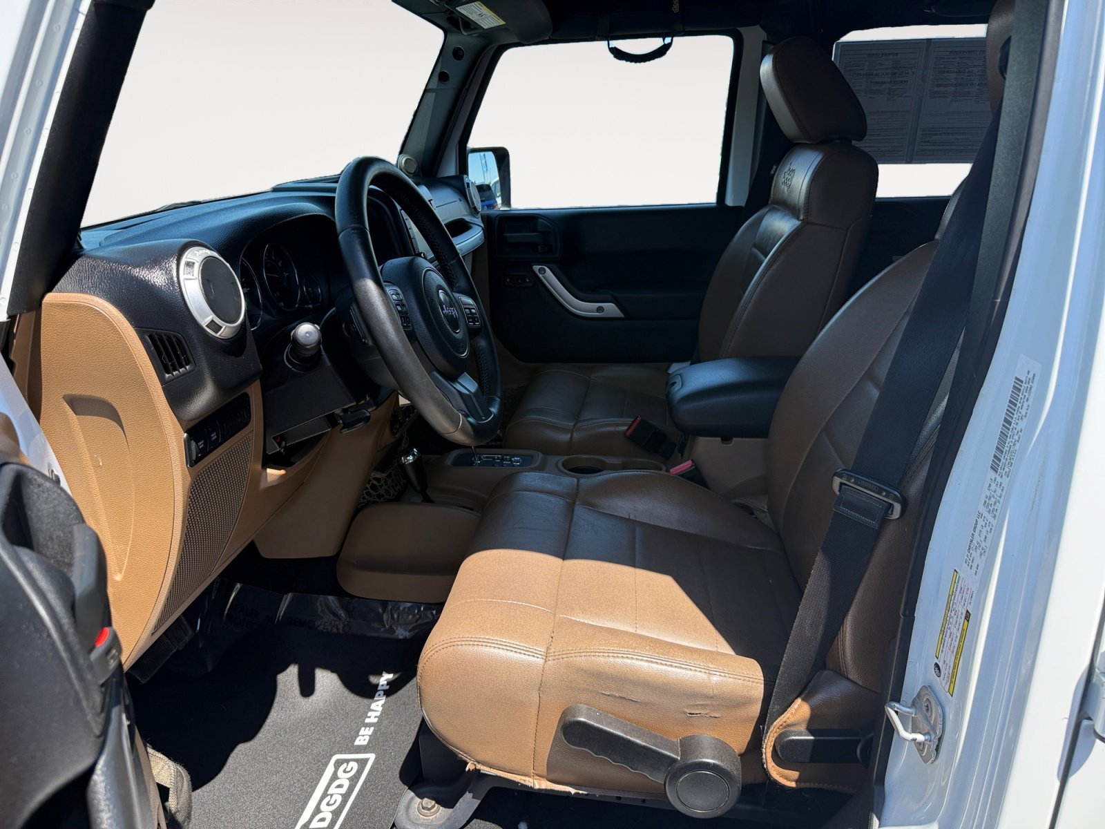 Used 2012 Bright White Clearcoat Jeep Unlimited Rubicon image 10