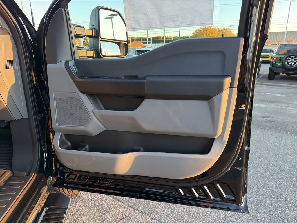 2026 Ford F-350 Super Duty Chassis Cab XL - Photo 24