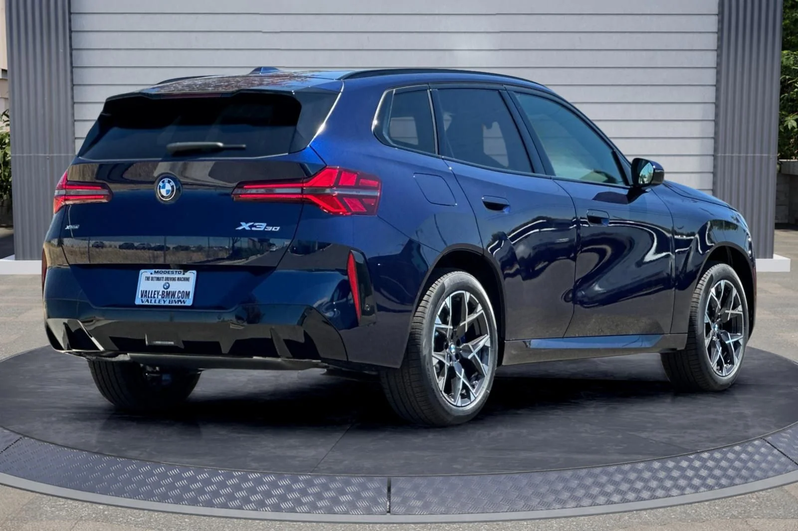New 2026 Tanzanite Blue II Metallic BMW 30 xDrive image 4