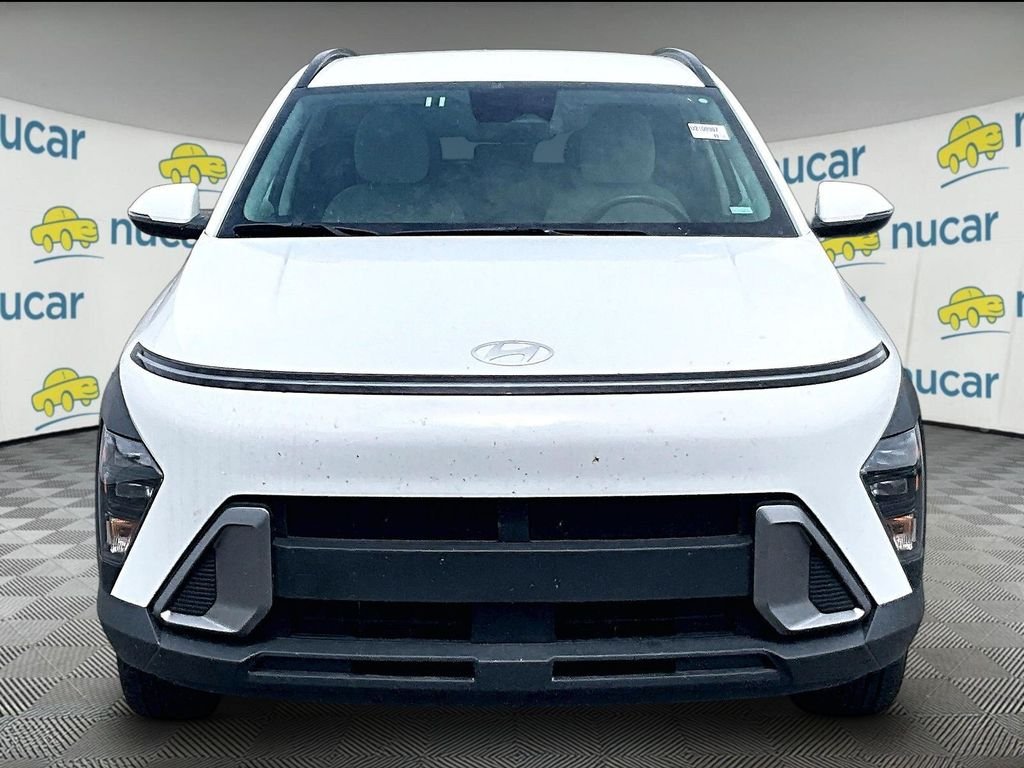 Used 2025 White Hyundai SEL image 2