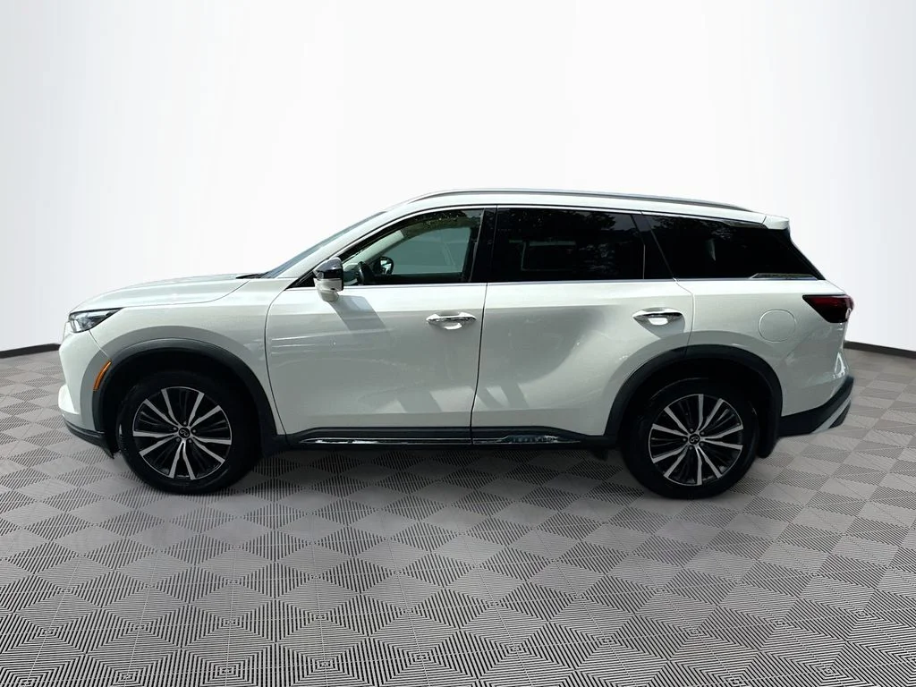 Certified Used 2023 White INFINITI Sensory image 9