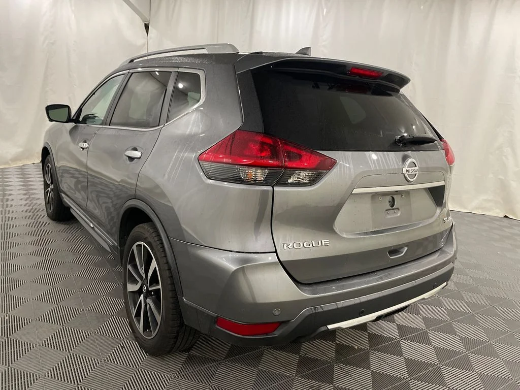 Used 2020 Gun Metallic Nissan SL image 9