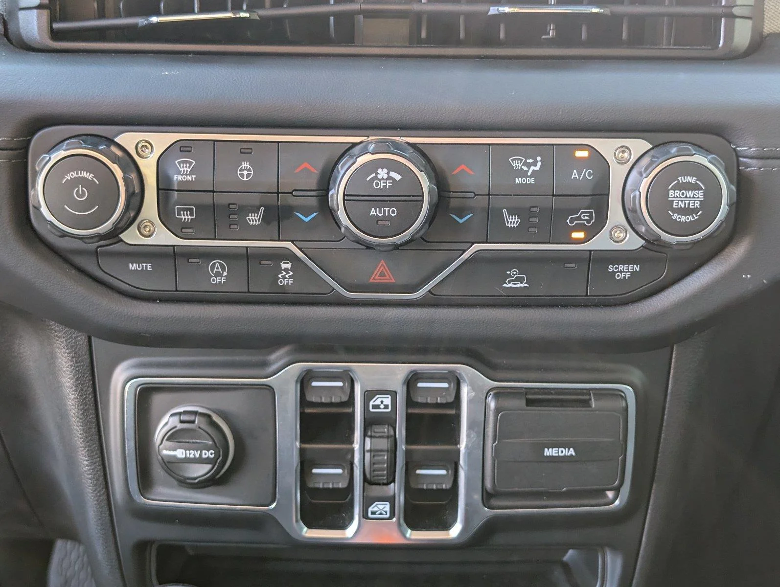 Used 2026 Anvil Clearcoat Jeep Sahara image 24