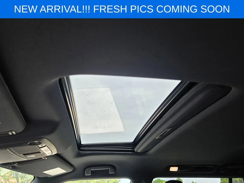 Used 2023 White Nissan SL 2WD image 10