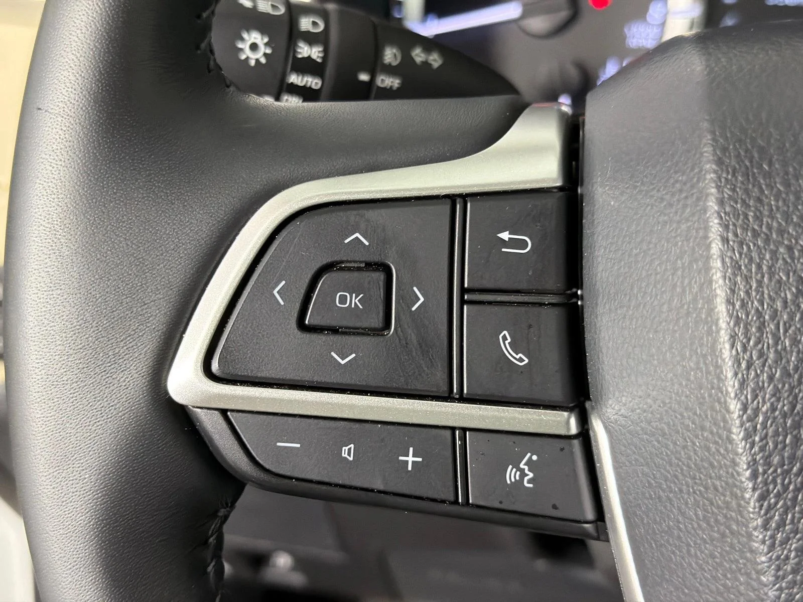 Used 2025 Gray Toyota LE image 26