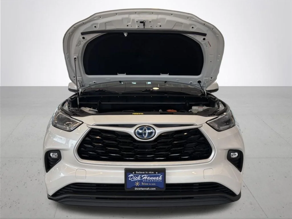Used 2021 White Toyota LE image 4