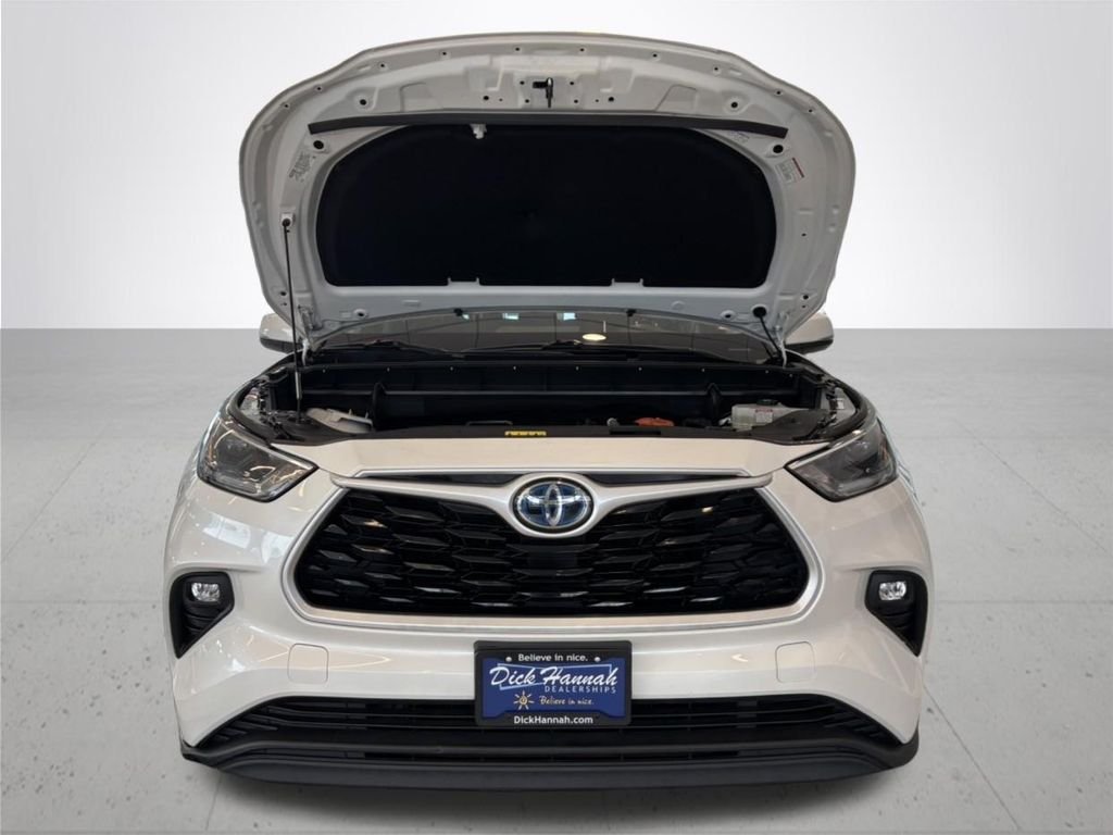 Used 2021 Blizzard Pearl Toyota LE image 4