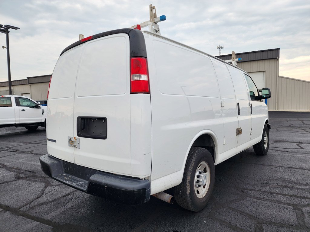 Used 2017 Summit White Chevrolet Work Van image 4