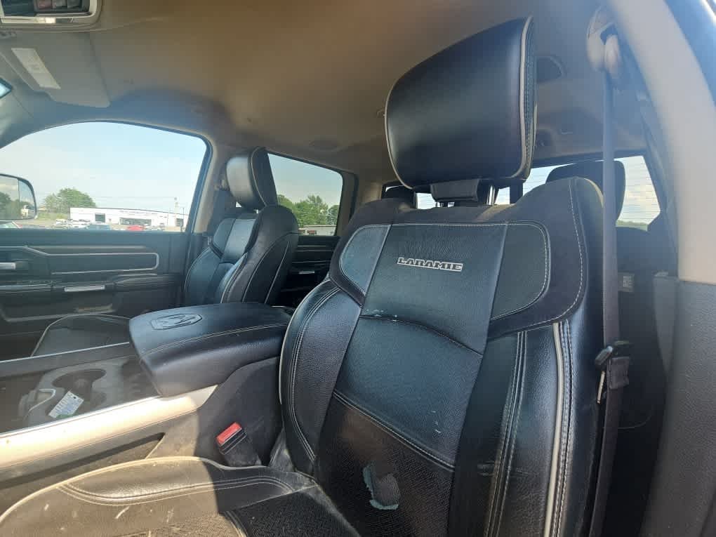 Used 2019 Diamond Black Crystal Pearlcoat Ram Laramie image 5