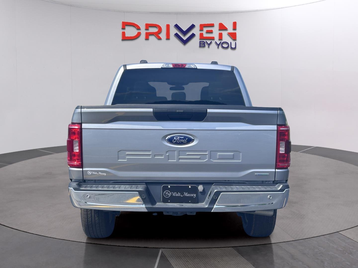 Used 2023 Iconic Silver Ford XLT image 4