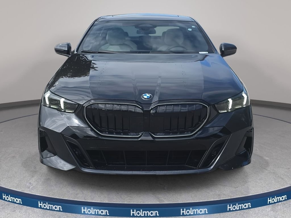 Used 2026 Dark Graphite Metallic BMW 530i image 2