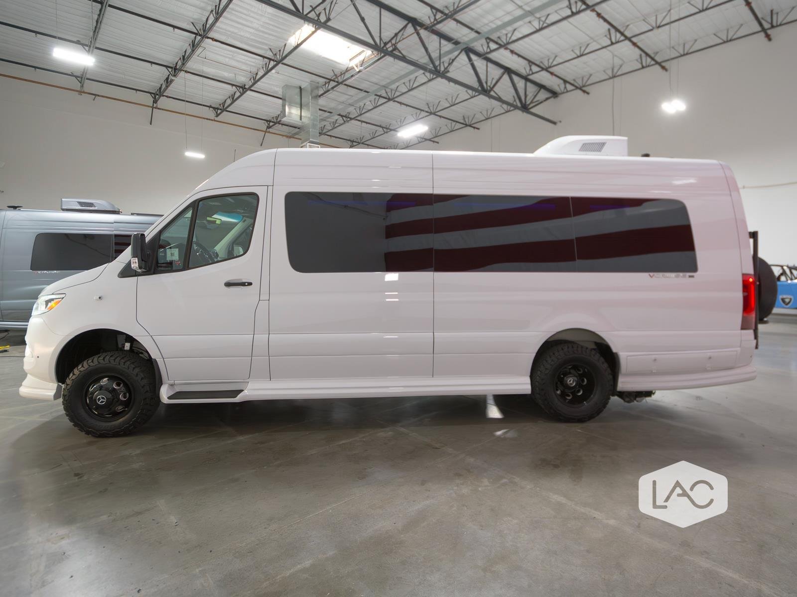 New 2026 WHITE OGV LUXURY COACH AWD (10OBA)1080 ANYWHERE w/ ADV PKG 2.1 image 32