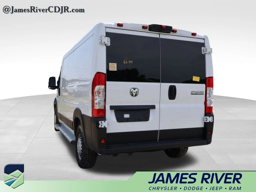 Used 2025 White Ram Base image 21