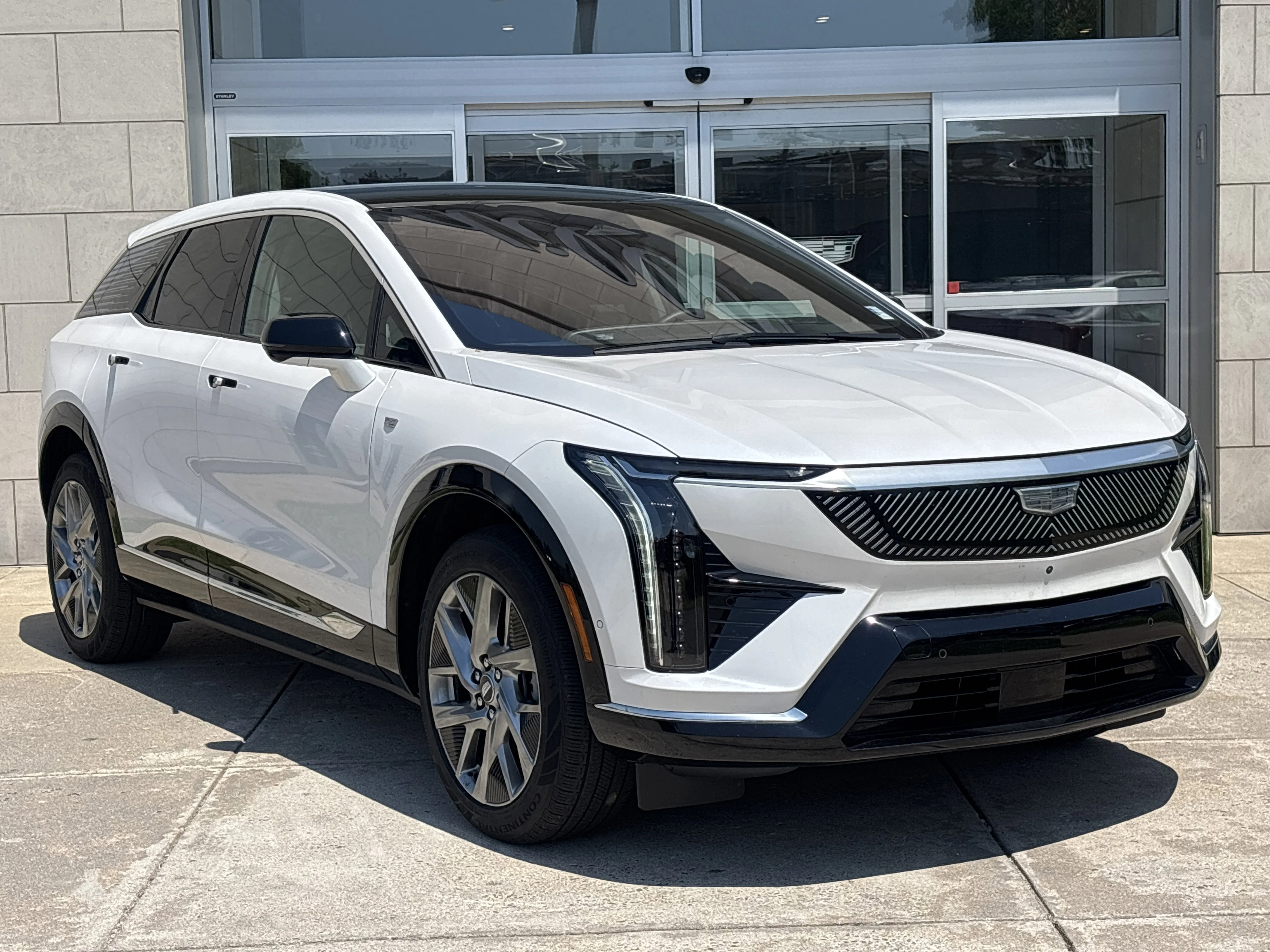 Used 2025 Crystal White Tricoat Cadillac Luxury image 2