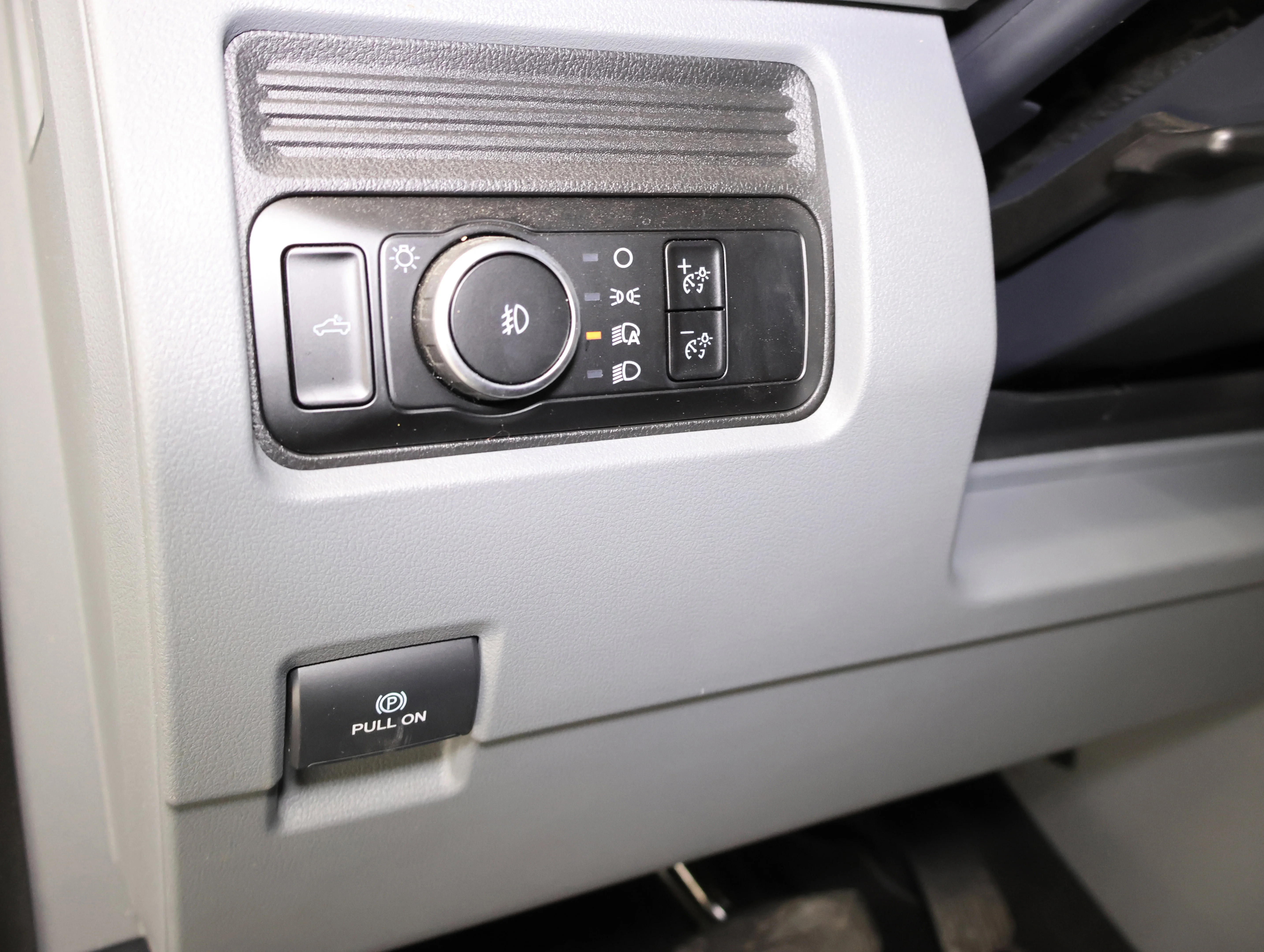 Used 2024 Agate Black Metallic Ford XLT image 38