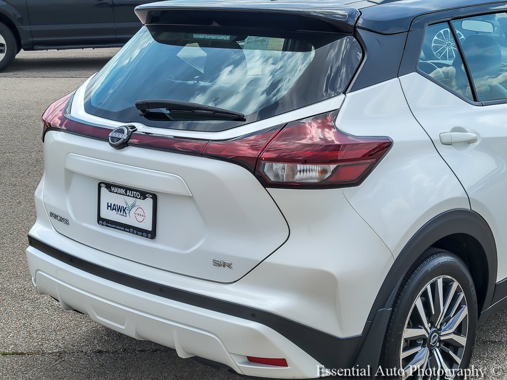Used 2023 Aspen White Tricoat/Super Black Nissan SR image 6