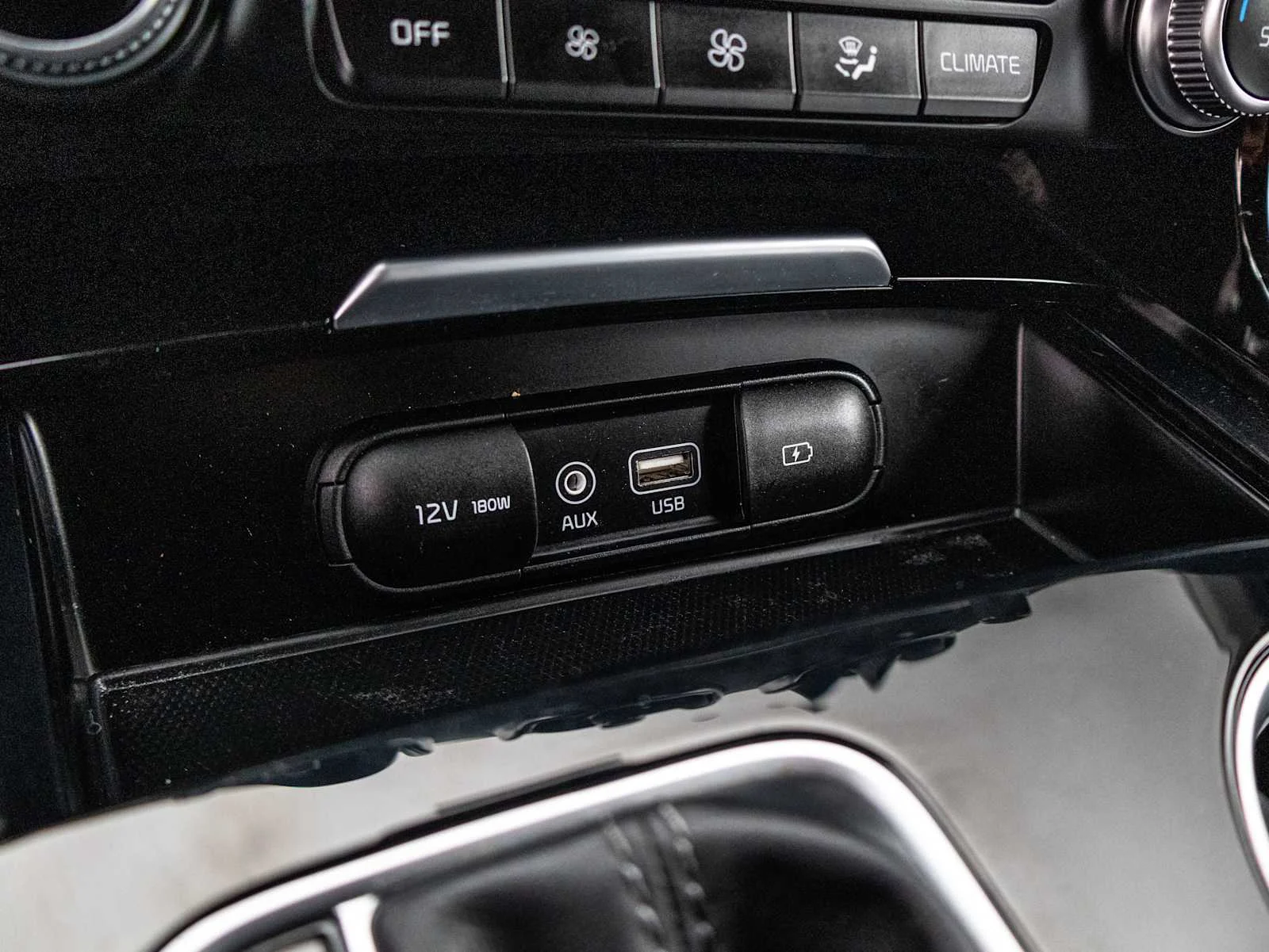 Used 2019 Red Kia Base image 40