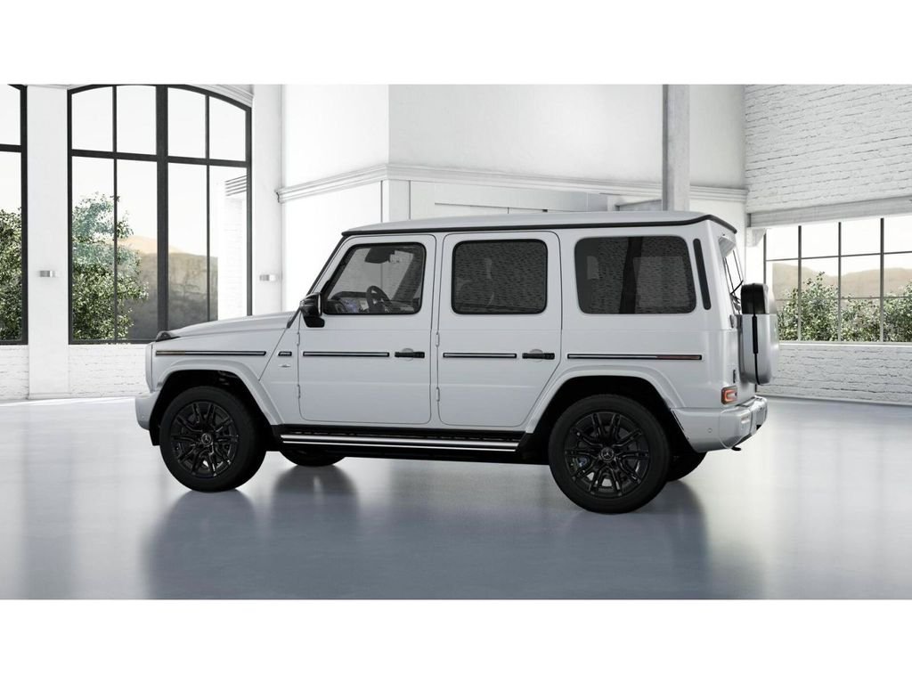 Used 2025 MANUFAKTUR Moonlight White Magno Mercedes-Benz G 580 image 32