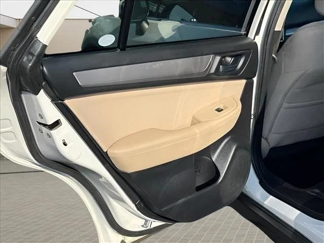 Used 2019 White Subaru 2.5i Premium image 13