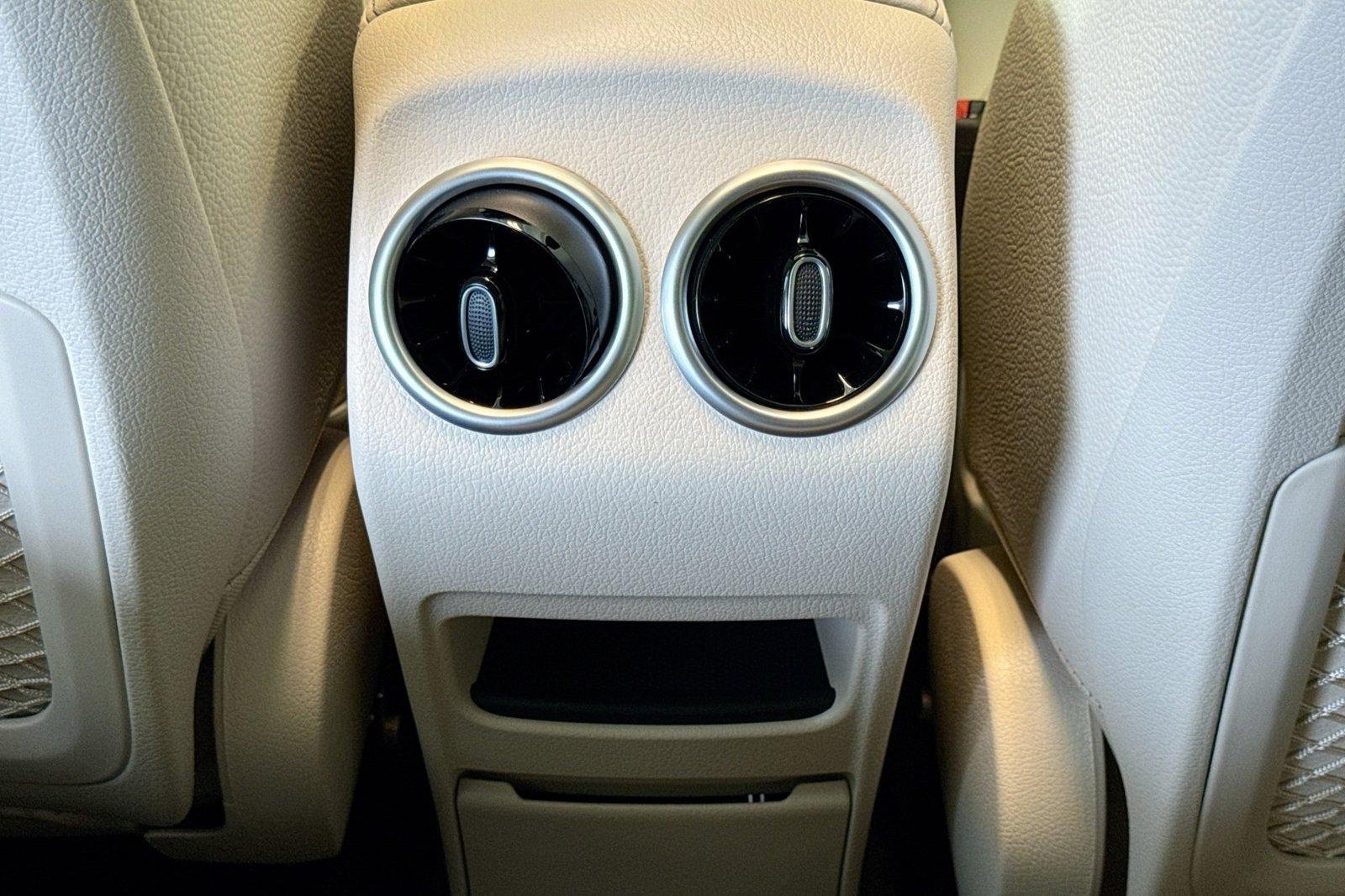 New 2026 Polar White Mercedes-Benz GLB 250 image 23
