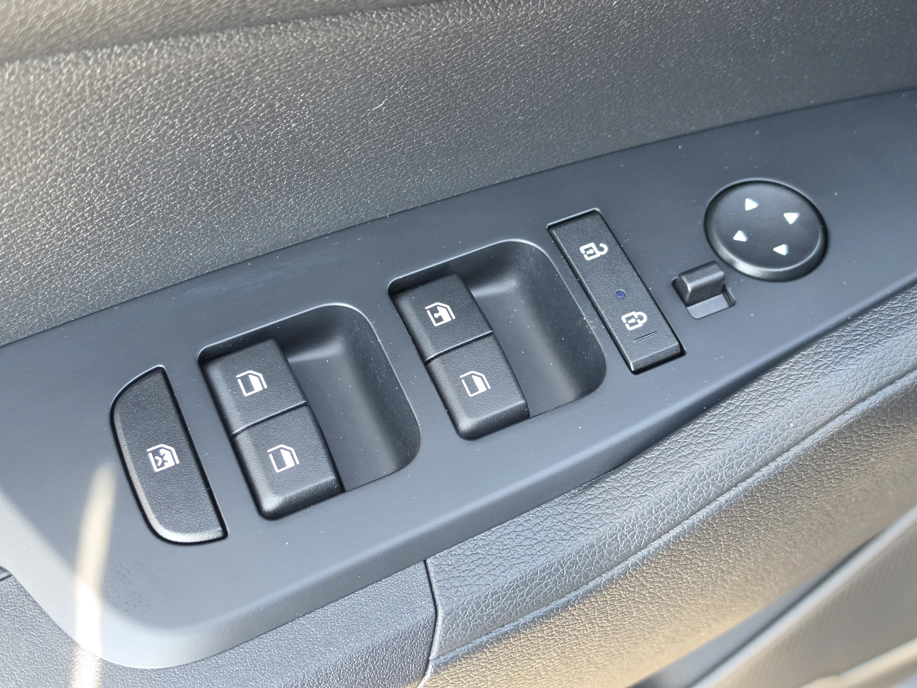 Used 2025 Steel Gray Kia LX image 22