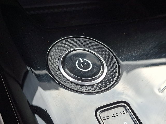 Used 2023 White Kia Wave image 27