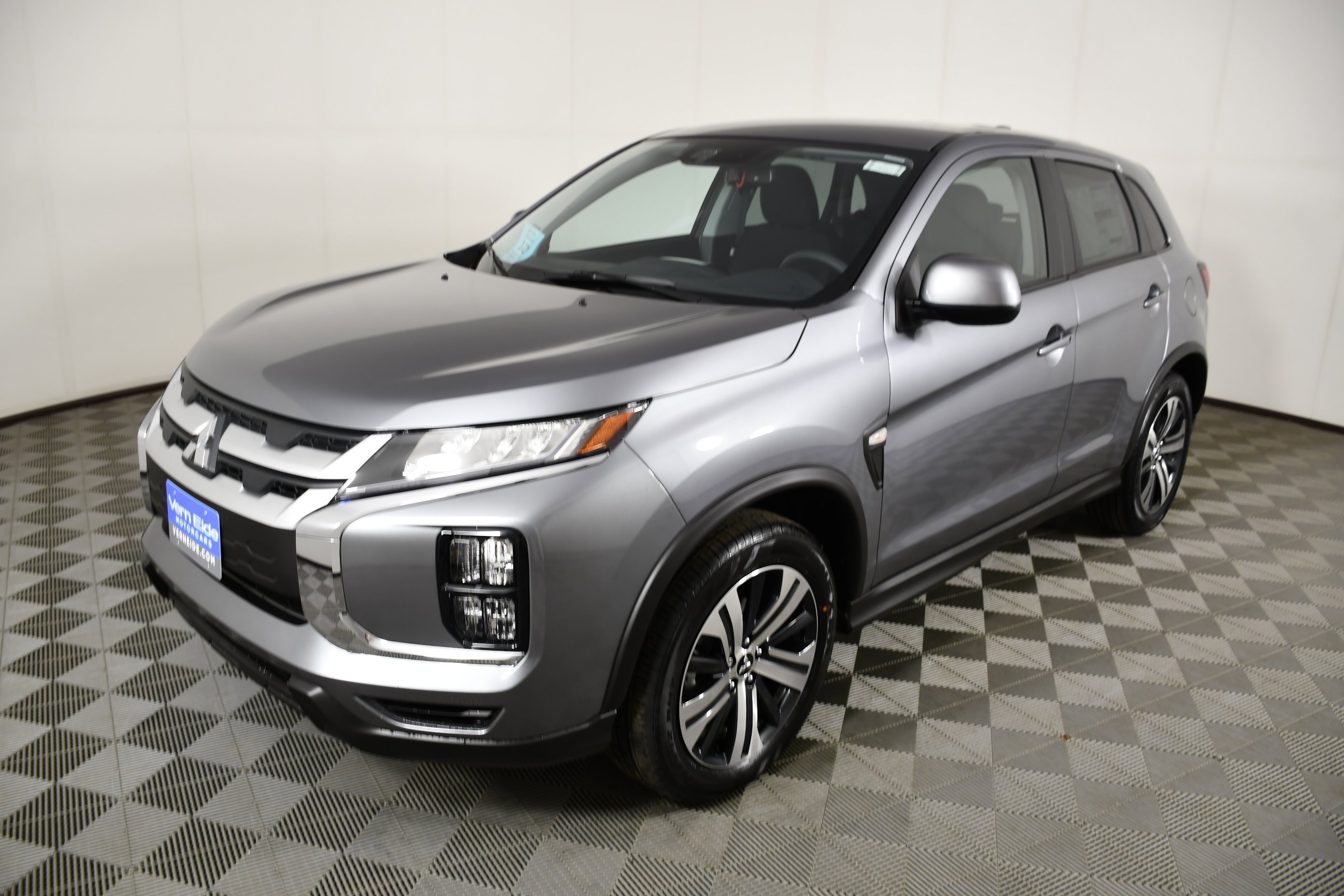 New 2026 Mercury Gray Metallic Mitsubishi ES image 10