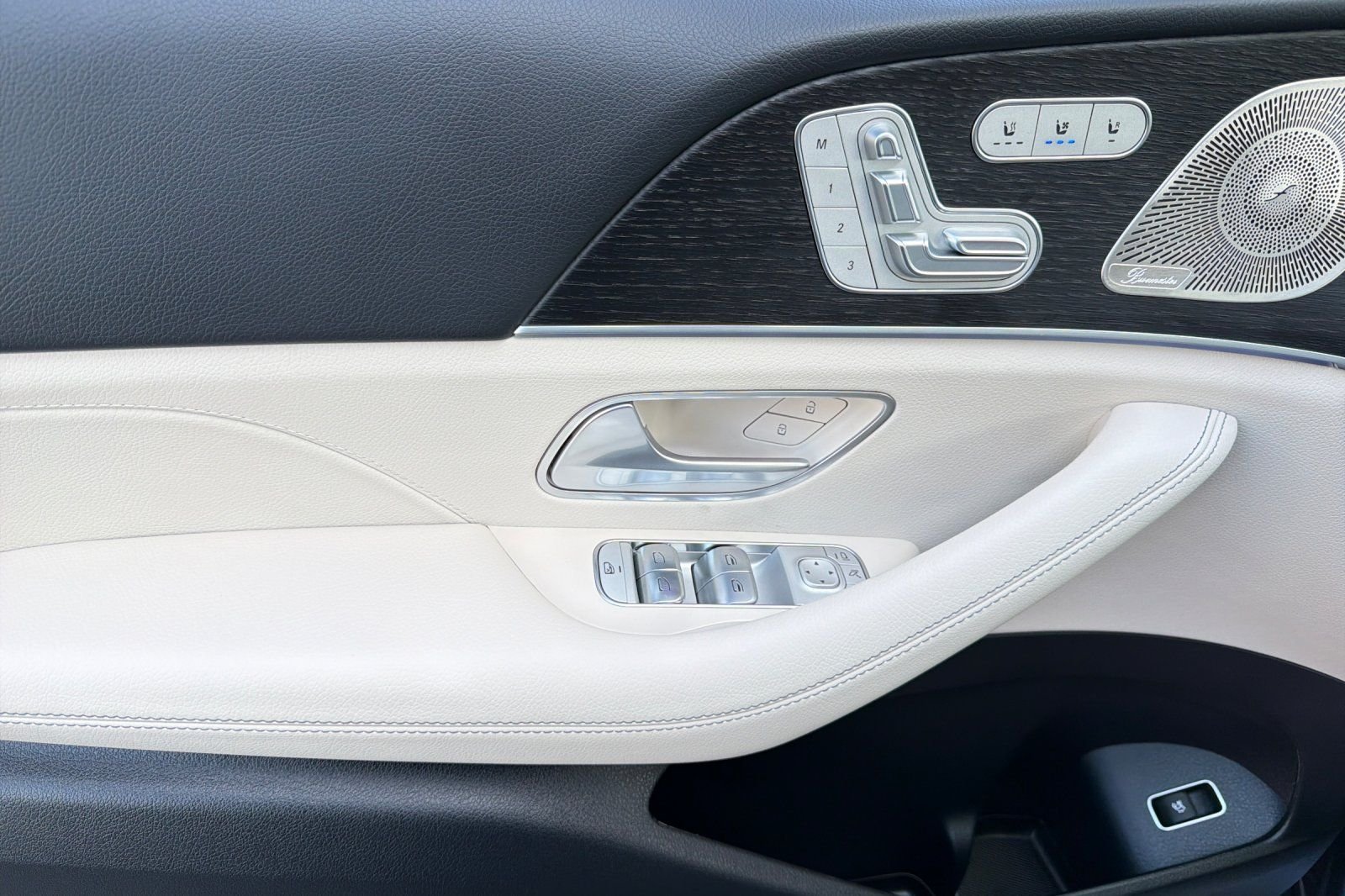 New 2026 Twilight Blue Metallic Mercedes-Benz GLS 450 image 25