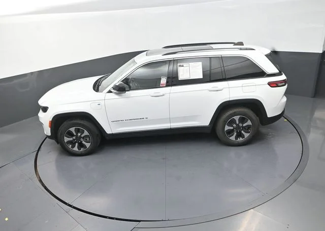 Used 2022 White Jeep 4xe image 14