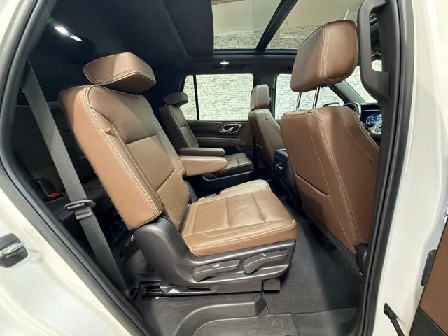 Used 2022 Iridescent Pearl Tricoat Chevrolet High Country image 12