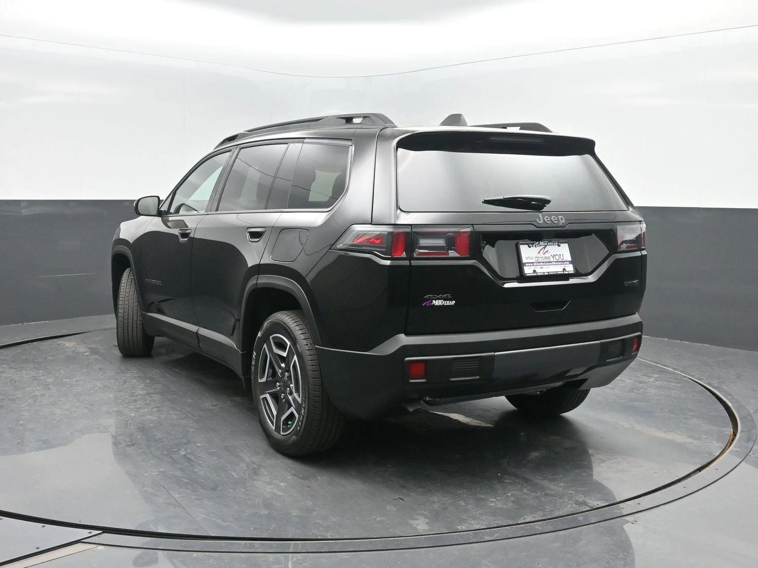 New 2026 Diamond Black Crystal Pearl-Coat Exterior Paint Jeep Limited image 44