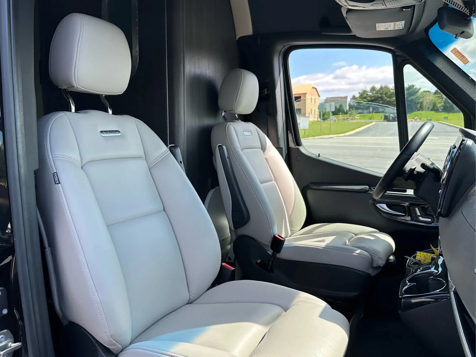 Used 2022 Obsidian Black Metallic Mercedes-Benz  image 14
