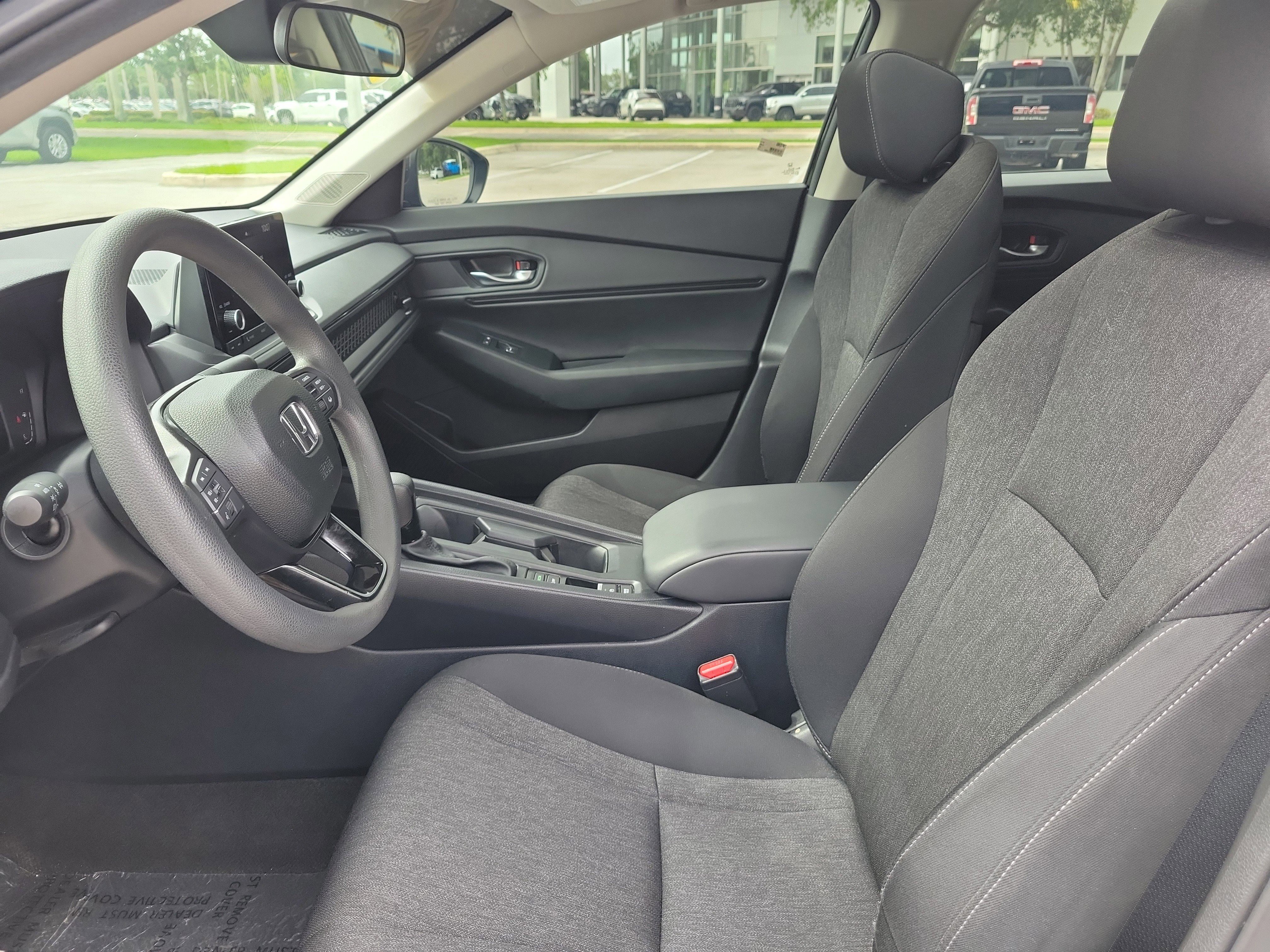Used 2025 Platinum White Pearl Honda SE image 22